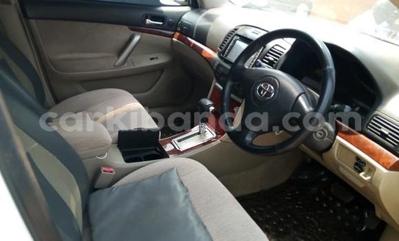 Nunua Ilio tumika Toyota Premio Fedha Gari ndani ya Kampala nchini Uganda Nunua Ilio tumika Toyota Premio Fedha Gari ndani ya Kampala nchini Uganda