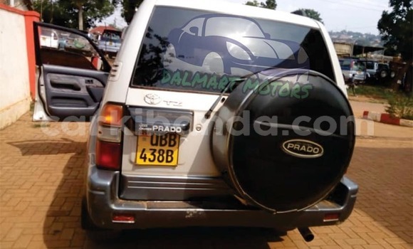 Nunua Ilio tumika Toyota Land Cruiser Prado Fedha Gari ndani ya Kampala nchini Uganda Nunua Ilio tumika Toyota Land Cruiser Prado Fedha Gari ndani ya Kampala nchini Uganda
