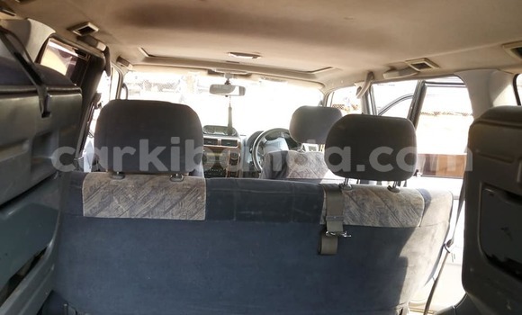 Nunua Ilio tumika Toyota Land Cruiser Prado Fedha Gari ndani ya Kampala nchini Uganda Nunua Ilio tumika Toyota Land Cruiser Prado Fedha Gari ndani ya Kampala nchini Uganda