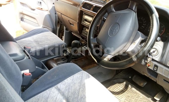 Nunua Ilio tumika Toyota Land Cruiser Prado Fedha Gari ndani ya Kampala nchini Uganda Nunua Ilio tumika Toyota Land Cruiser Prado Fedha Gari ndani ya Kampala nchini Uganda
