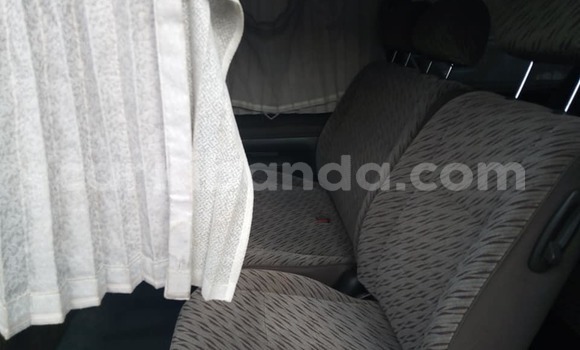 Nunua Ilio tumika Toyota Hiace Fedha Gari ndani ya Kampala nchini Uganda Nunua Ilio tumika Toyota Hiace Fedha Gari ndani ya Kampala nchini Uganda