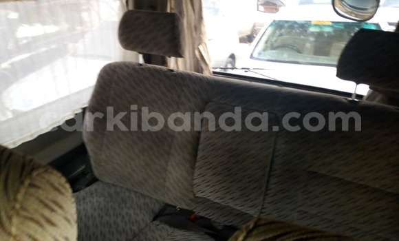 Nunua Ilio tumika Toyota Hiace Fedha Gari ndani ya Kampala nchini Uganda Nunua Ilio tumika Toyota Hiace Fedha Gari ndani ya Kampala nchini Uganda