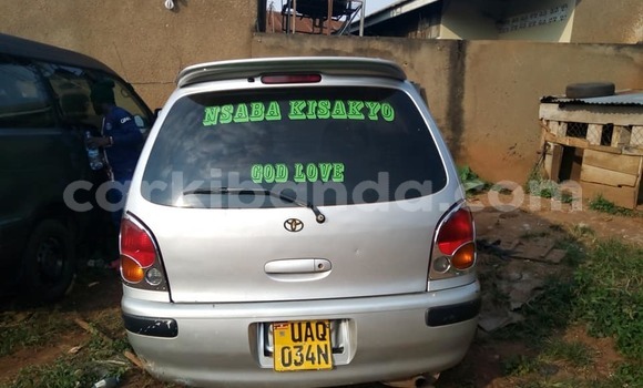 Nunua Ilio tumika Toyota Spacio Fedha Gari ndani ya Kampala nchini Uganda Nunua Ilio tumika Toyota Spacio Fedha Gari ndani ya Kampala nchini Uganda