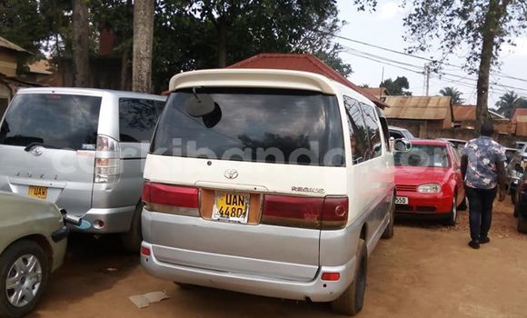 Nunua Ilio tumika Toyota Regius Fedha Gari ndani ya Adjumani nchini Kaskazini Nunua Ilio tumika Toyota Regius Fedha Gari ndani ya Adjumani nchini Kaskazini