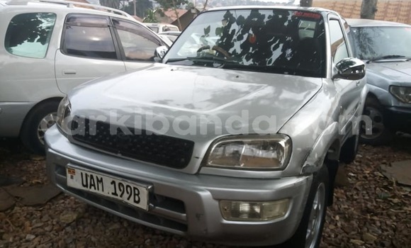 Nunua Ilio tumika Toyota RAV4 Fedha Gari ndani ya Adjumani nchini Kaskazini Nunua Ilio tumika Toyota RAV4 Fedha Gari ndani ya Adjumani nchini Kaskazini