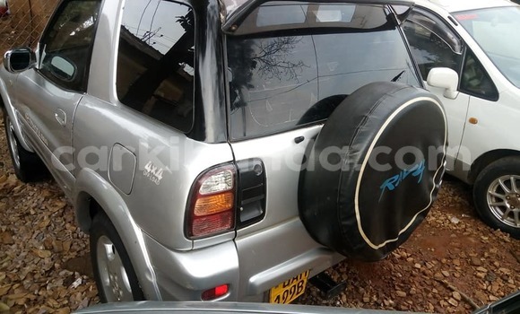 Nunua Ilio tumika Toyota RAV4 Fedha Gari ndani ya Adjumani nchini Kaskazini Nunua Ilio tumika Toyota RAV4 Fedha Gari ndani ya Adjumani nchini Kaskazini