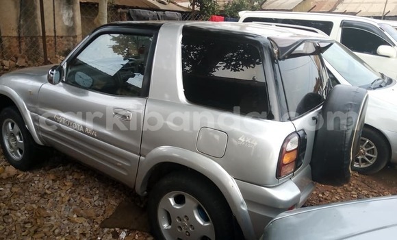 Nunua Ilio tumika Toyota RAV4 Fedha Gari ndani ya Adjumani nchini Kaskazini Nunua Ilio tumika Toyota RAV4 Fedha Gari ndani ya Adjumani nchini Kaskazini