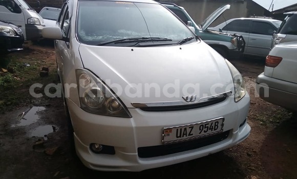 Nunua Ilio tumika Toyota Wish Nyeupe Gari ndani ya Adjumani nchini Kaskazini