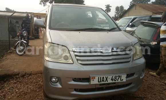 Nunua Ilio tumika Toyota Noah Fedha Gari ndani ya Adjumani nchini Kaskazini Nunua Ilio tumika Toyota Noah Fedha Gari ndani ya Adjumani nchini Kaskazini