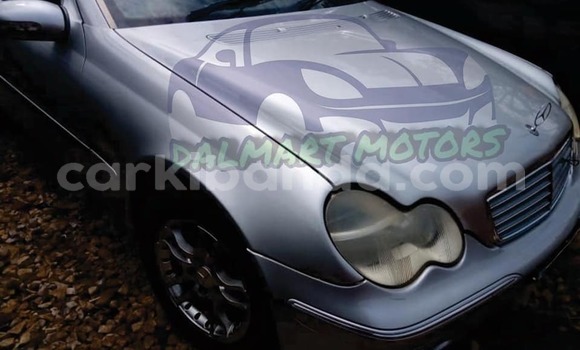 Gura Yakoze Mercedes‒Benz C–Class Silver Imodoka i Adjumani mu Northern