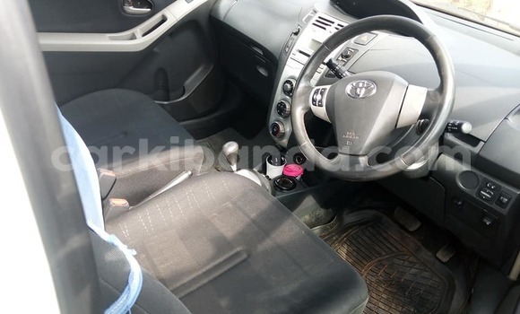 Nunua Ilio tumika Toyota Vitz Nyeupe Gari ndani ya Adjumani nchini Kaskazini Nunua Ilio tumika Toyota Vitz Nyeupe Gari ndani ya Adjumani nchini Kaskazini