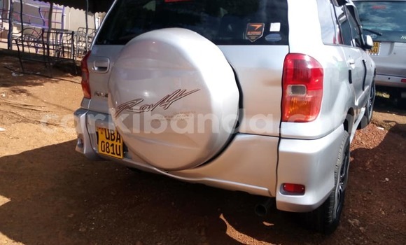 Nunua Ilio tumika Toyota RAV4 Fedha Gari ndani ya Adjumani nchini Kaskazini Nunua Ilio tumika Toyota RAV4 Fedha Gari ndani ya Adjumani nchini Kaskazini