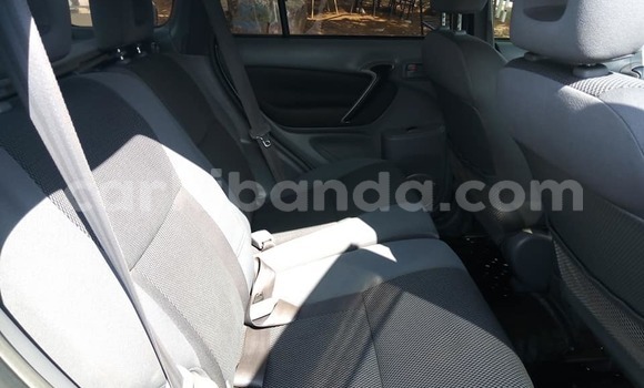Nunua Ilio tumika Toyota RAV4 Fedha Gari ndani ya Adjumani nchini Kaskazini Nunua Ilio tumika Toyota RAV4 Fedha Gari ndani ya Adjumani nchini Kaskazini
