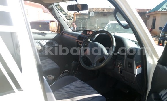 Nunua Ilio tumika Toyota Land Cruiser Prado Nyeupe Gari ndani ya Adjumani nchini Kaskazini Nunua Ilio tumika Toyota Land Cruiser Prado Nyeupe Gari ndani ya Adjumani nchini Kaskazini