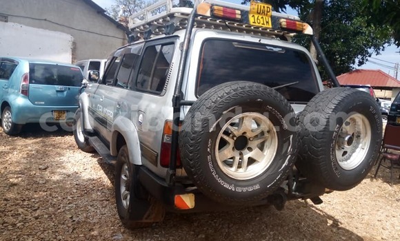 Nunua Ilio tumika Toyota Land Cruiser Fedha Gari ndani ya Adjumani nchini Kaskazini Nunua Ilio tumika Toyota Land Cruiser Fedha Gari ndani ya Adjumani nchini Kaskazini