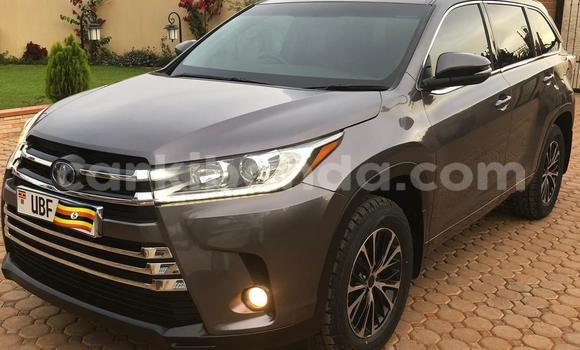 Gura Yakoze Toyota Kluger Other Imodoka i Kampala mu Uganda Gura Yakoze Toyota Kluger Other Imodoka i Kampala mu Uganda
