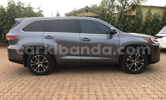 Gura Yakoze Toyota Kluger Other Imodoka i Kampala mu Uganda Gura Yakoze Toyota Kluger Other Imodoka i Kampala mu Uganda