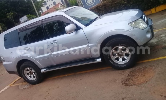 Acheter Occasion Voiture Mitsubishi Pajero Gris à Kampala, Ouganda Acheter Occasion Voiture Mitsubishi Pajero Gris à Kampala, Ouganda