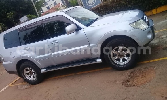 Acheter Occasion Voiture Mitsubishi Pajero Gris à Kampala, Ouganda Acheter Occasion Voiture Mitsubishi Pajero Gris à Kampala, Ouganda