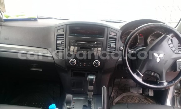 Acheter Occasion Voiture Mitsubishi Pajero Gris à Kampala, Ouganda Acheter Occasion Voiture Mitsubishi Pajero Gris à Kampala, Ouganda