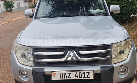 Acheter Occasion Voiture Mitsubishi Pajero Gris à Kampala, Ouganda