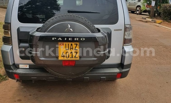 Acheter Occasion Voiture Mitsubishi Pajero Gris à Kampala, Ouganda Acheter Occasion Voiture Mitsubishi Pajero Gris à Kampala, Ouganda