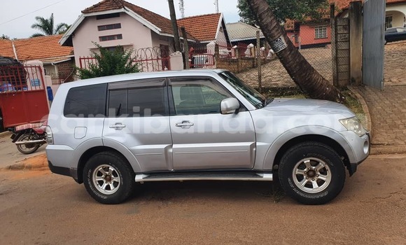 Acheter Occasion Voiture Mitsubishi Pajero Gris à Kampala, Ouganda Acheter Occasion Voiture Mitsubishi Pajero Gris à Kampala, Ouganda