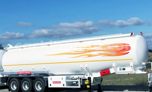 Gura Imported Howo Sinotruk Green Ikamyo i Kampala mu Uganda Gura Imported Howo Sinotruk Green Ikamyo i Kampala mu Uganda