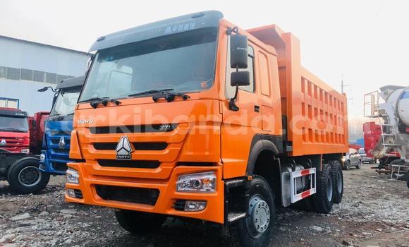 Gura Imported Howo Sinotruk Green Ikamyo i Kampala mu Uganda Gura Imported Howo Sinotruk Green Ikamyo i Kampala mu Uganda