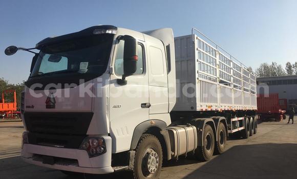 Gura Imported Howo Sinotruk Green Ikamyo i Kampala mu Uganda Gura Imported Howo Sinotruk Green Ikamyo i Kampala mu Uganda