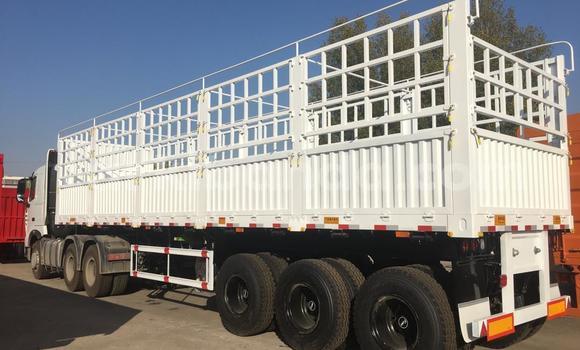 Gura Imported Howo Sinotruk Green Ikamyo i Kampala mu Uganda Gura Imported Howo Sinotruk Green Ikamyo i Kampala mu Uganda