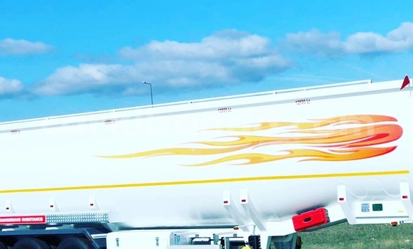 Gura Imported Howo Sinotruk Green Ikamyo i Kampala mu Uganda Gura Imported Howo Sinotruk Green Ikamyo i Kampala mu Uganda