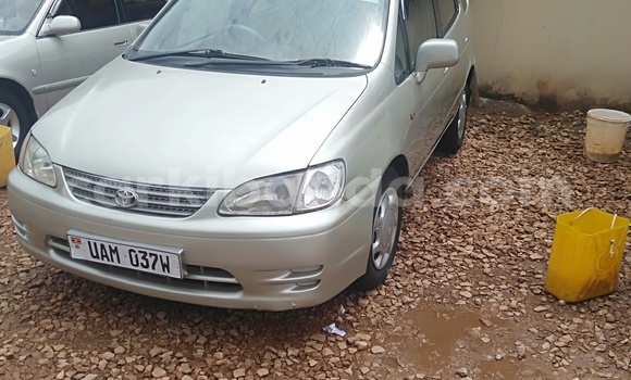 Nunua Ilio tumika Toyota Spacio Fedha Gari ndani ya Kampala nchini Uganda Nunua Ilio tumika Toyota Spacio Fedha Gari ndani ya Kampala nchini Uganda