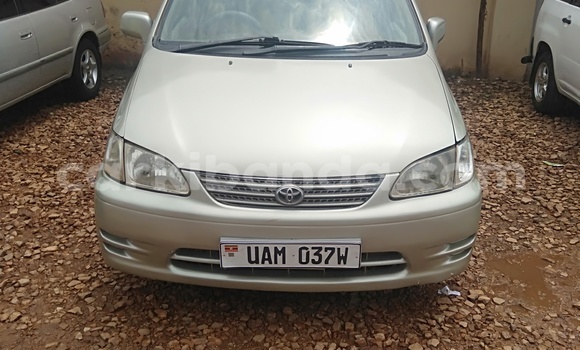 Nunua Ilio tumika Toyota Spacio Fedha Gari ndani ya Kampala nchini Uganda Nunua Ilio tumika Toyota Spacio Fedha Gari ndani ya Kampala nchini Uganda