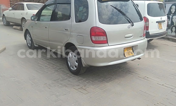 Nunua Ilio tumika Toyota Spacio Fedha Gari ndani ya Kampala nchini Uganda Nunua Ilio tumika Toyota Spacio Fedha Gari ndani ya Kampala nchini Uganda