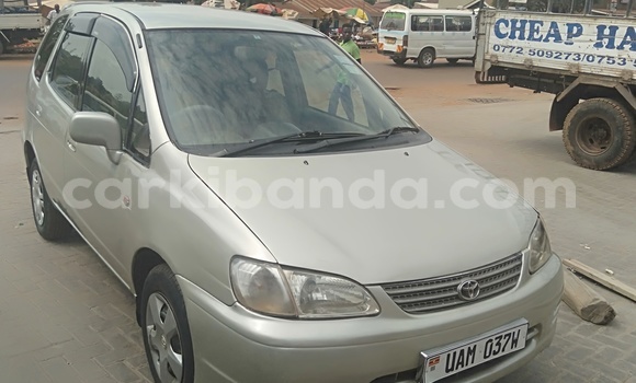 Nunua Ilio tumika Toyota Spacio Fedha Gari ndani ya Kampala nchini Uganda Nunua Ilio tumika Toyota Spacio Fedha Gari ndani ya Kampala nchini Uganda