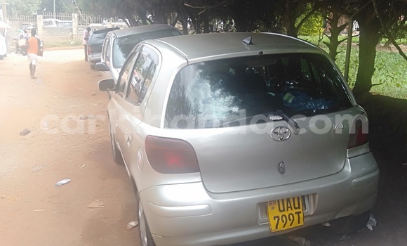 Nunua Ilio tumika Toyota Vitz Nyingine Gari ndani ya Kampala nchini Uganda Nunua Ilio tumika Toyota Vitz Nyingine Gari ndani ya Kampala nchini Uganda