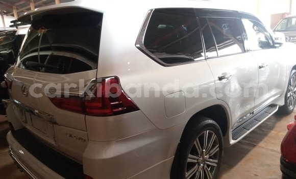 Gura Nshya Lexus LX 570 White Imodoka i Kampala mu Uganda Gura Nshya Lexus LX 570 White Imodoka i Kampala mu Uganda