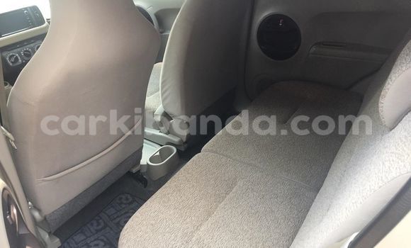 Acheter Occasion Voiture Toyota Passo Beige à Kampala, Ouganda Acheter Occasion Voiture Toyota Passo Beige à Kampala, Ouganda