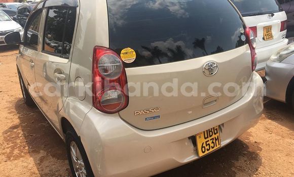 Acheter Occasion Voiture Toyota Passo Beige à Kampala, Ouganda Acheter Occasion Voiture Toyota Passo Beige à Kampala, Ouganda