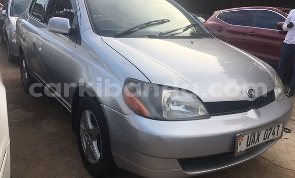 Acheter Occasion Voiture Toyota Platz Gris à Kampala, Ouganda Acheter Occasion Voiture Toyota Platz Gris à Kampala, Ouganda
