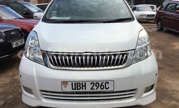 Acheter Occasion Voiture Toyota ISis Blanc à Kampala, Ouganda Acheter Occasion Voiture Toyota ISis Blanc à Kampala, Ouganda