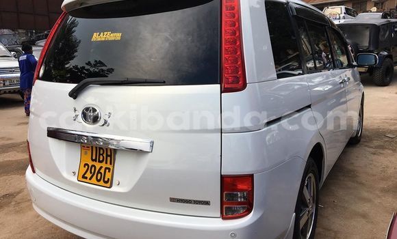 Acheter Occasion Voiture Toyota ISis Blanc à Kampala, Ouganda Acheter Occasion Voiture Toyota ISis Blanc à Kampala, Ouganda