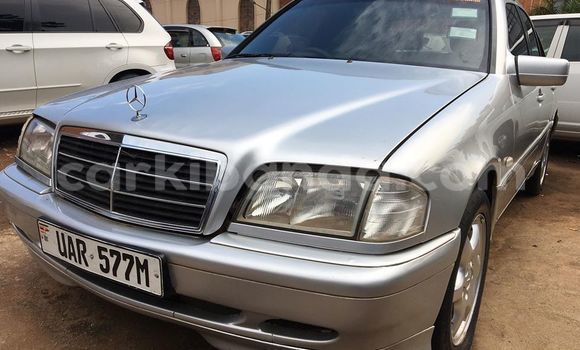 Nunua Ilio tumika Mercedes‒Benz C–Class Fedha Gari ndani ya Kampala nchini Uganda Nunua Ilio tumika Mercedes‒Benz C–Class Fedha Gari ndani ya Kampala nchini Uganda