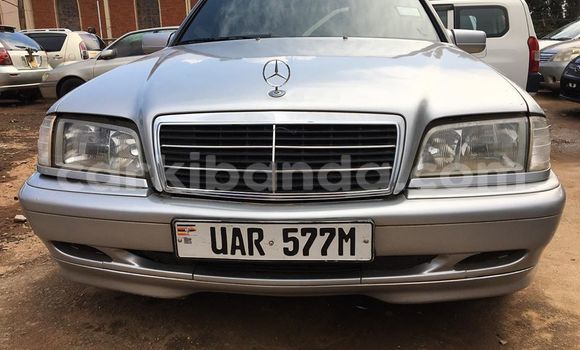 Gura Yakoze Mercedes‒Benz C–Class Silver Imodoka i Kampala mu Uganda Gura Yakoze Mercedes‒Benz C–Class Silver Imodoka i Kampala mu Uganda