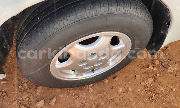 Gura Yakoze Toyota Premio Silver Imodoka i Kampala mu Uganda Gura Yakoze Toyota Premio Silver Imodoka i Kampala mu Uganda