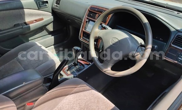 Gura Yakoze Toyota Premio Silver Imodoka i Kampala mu Uganda Gura Yakoze Toyota Premio Silver Imodoka i Kampala mu Uganda