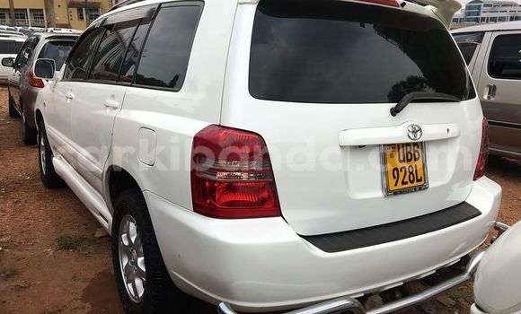 Gura Yakoze Toyota Kluger White Imodoka i Kampala mu Uganda Gura Yakoze Toyota Kluger White Imodoka i Kampala mu Uganda