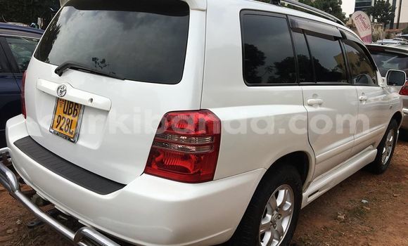 Gura Yakoze Toyota Kluger White Imodoka i Kampala mu Uganda Gura Yakoze Toyota Kluger White Imodoka i Kampala mu Uganda