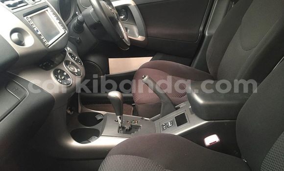 Gura Yakoze Toyota RAV4 White Imodoka i Kampala mu Uganda Gura Yakoze Toyota RAV4 White Imodoka i Kampala mu Uganda